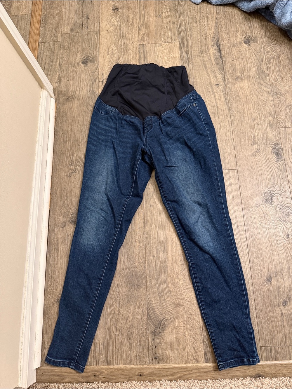 Isabel Maternity Dark Blue Stretch Jeans with Black CrossOverband 4
